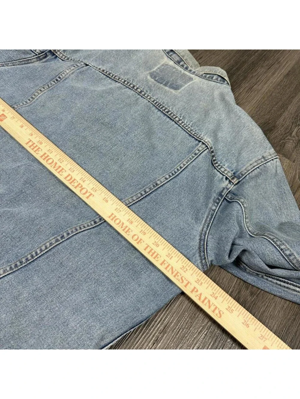 Vintage Levi’s Denim Trucker jacket distressed light washed Mens Medium